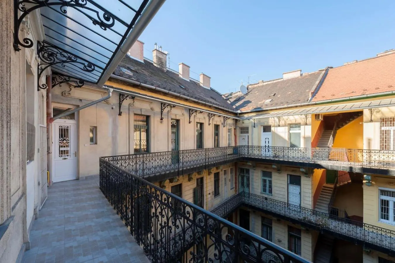 Sunny Penthouse At The Boulevard Budapest Hungary