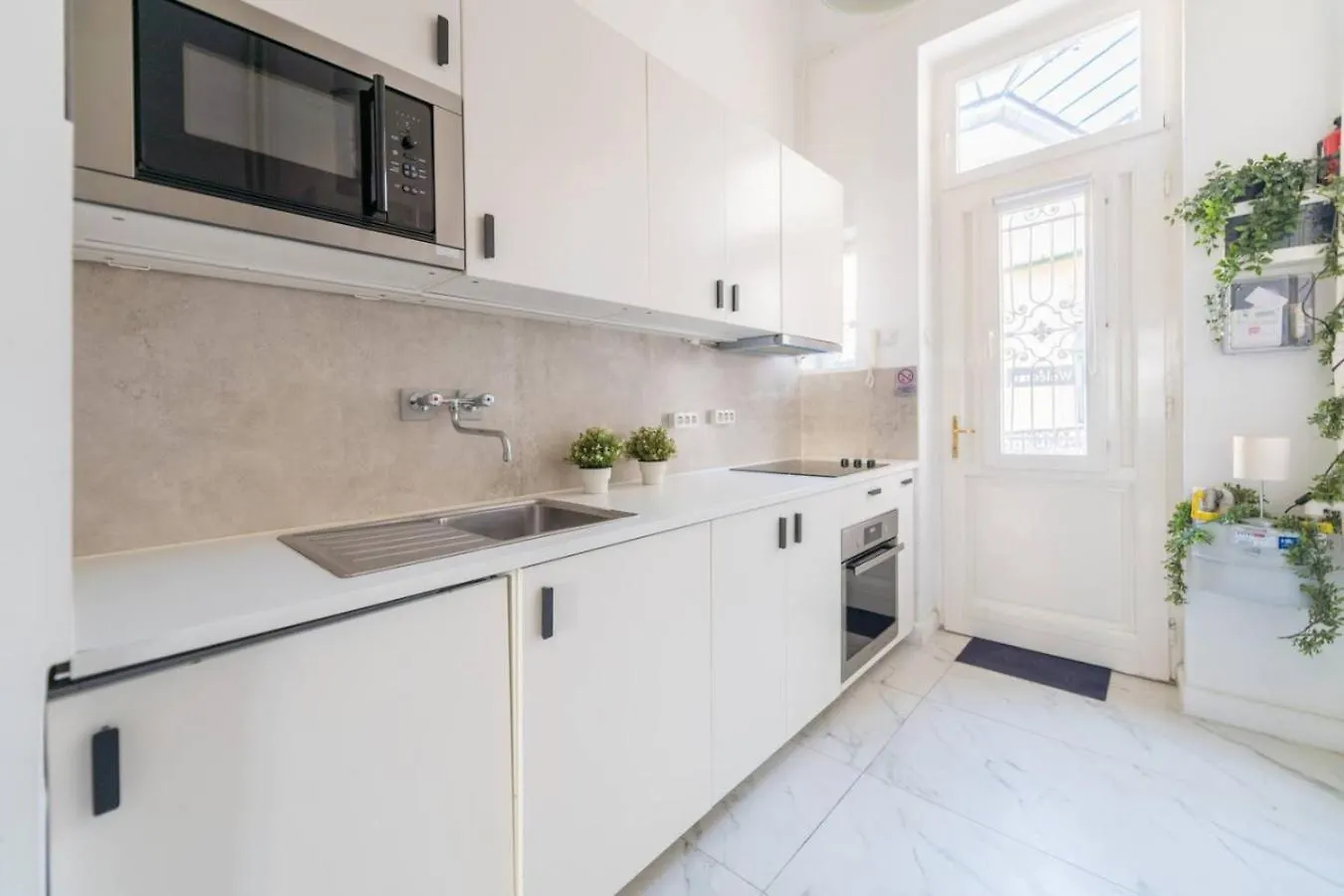 Apartment Sunny Penthouse At The Boulevard Budapest