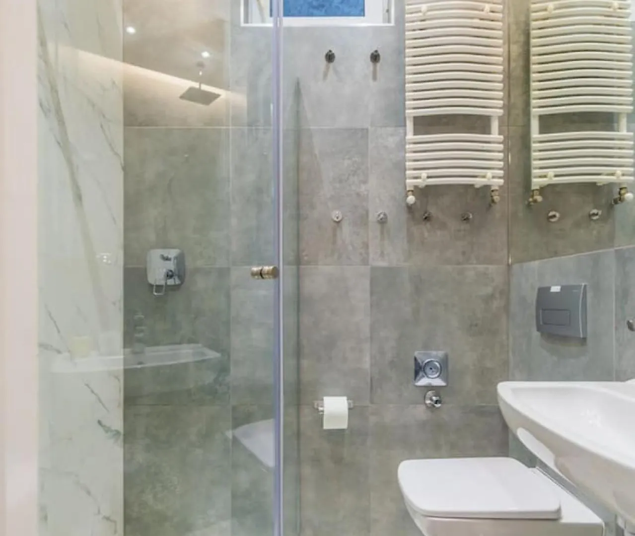 Apartment Sunny Penthouse At The Boulevard Budapest Hungary